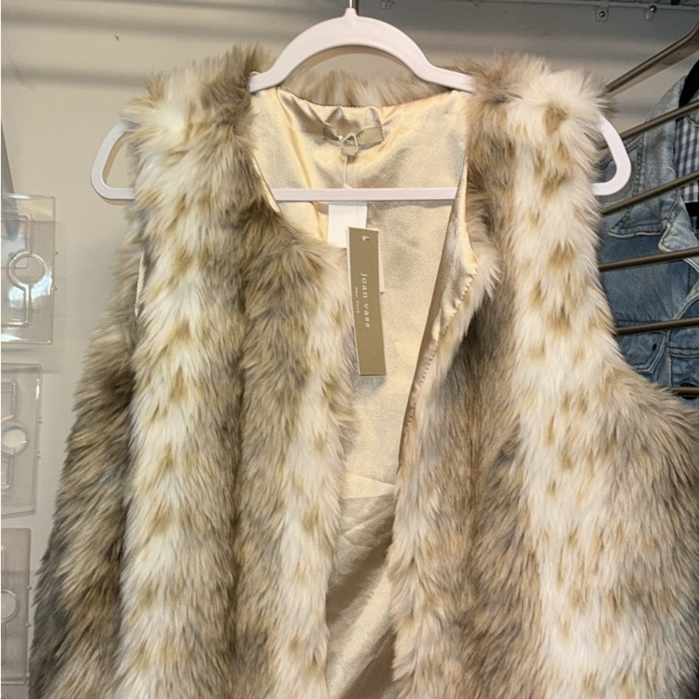 FUR VEST